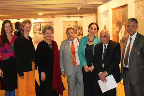 Jobbról balra: India kulturális miniszterhelyettese, India UNESCO nagykövete, Hammerstein Judit helyettes-államtitkár, a Delhi Modern Művészeti Galéria igazgatója, Bogyay Katalin, Magyarország UNESCO nagykövete (Fotó: Magyarország UNESCO delegációja)
